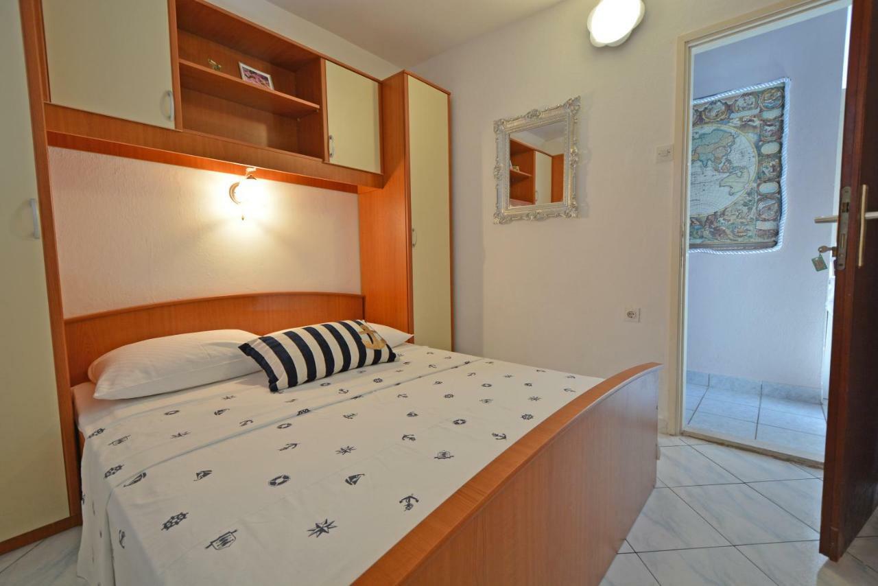 Sunce - Cozy Base To And Explore Island Brac Free Parking Apartment Supetar