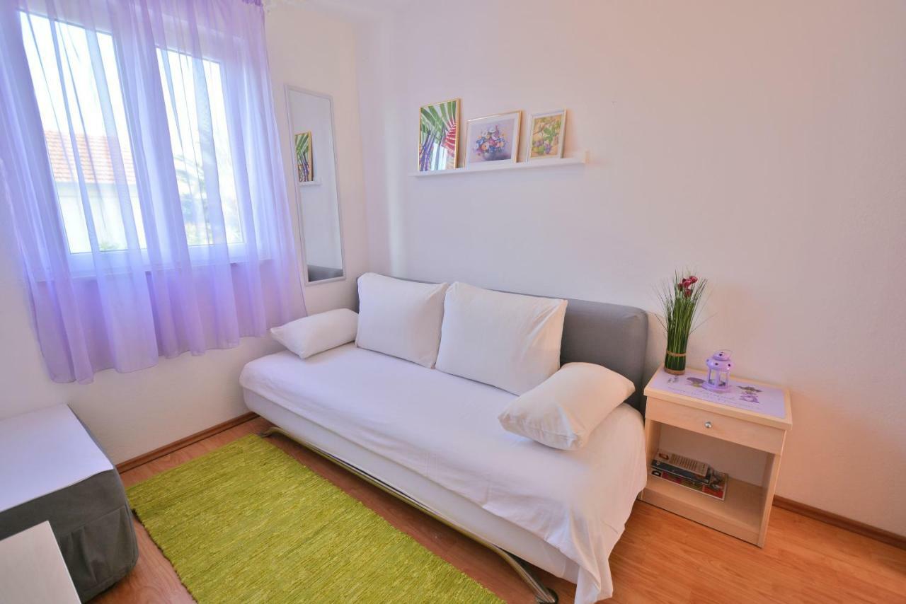 Sunce - Cozy Base To And Explore Island Brac Free Parking Apartment Supetar
